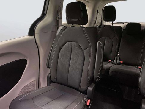 Used 2022 Chrysler Voyager LX FWD image 27