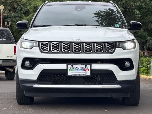 Used 2025 Jeep Compass Limited AWD/4WD image 10