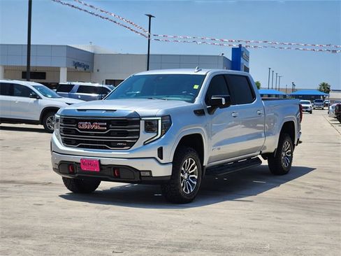 Used 2022 GMC Sierra 1500 AT4 w/ AT4 Premium Package image 3