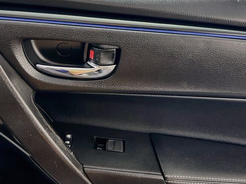 Used 2018 Toyota Corolla SE w/ SE Premium Package FWD image 31