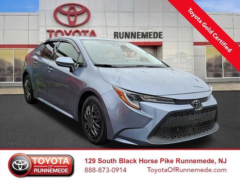 Used 2022 Toyota Corolla LE FWD image 1