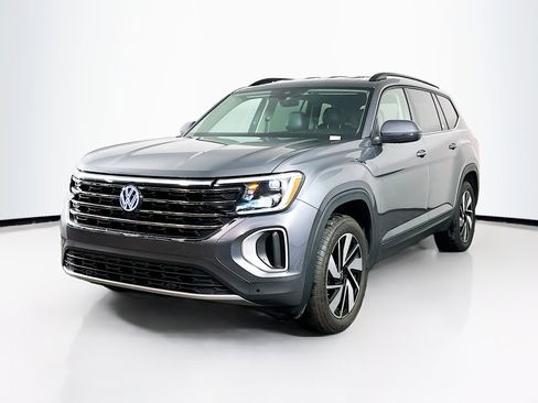 Used 2025 Volkswagen Atlas SE image 3