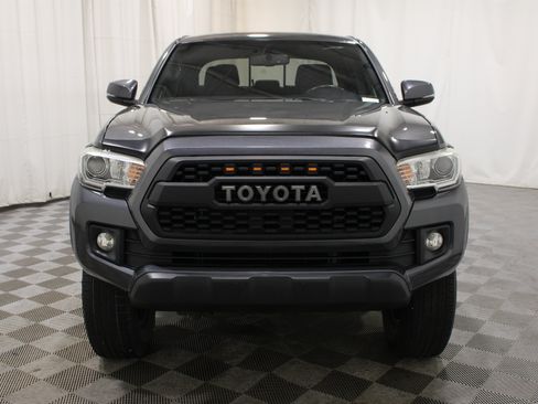 Used 2017 Toyota Tacoma TRD Off-Road w/ Tow Package (A/T) AWD/4WD image 33