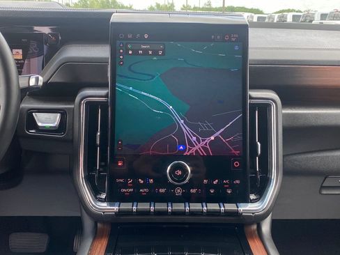 Used 2025 GMC Yukon XL Denali AWD/4WD image 27