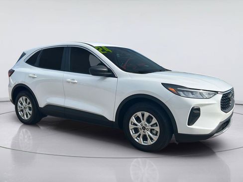 Certified 2024 Ford Escape Active w/ Cold Weather Package FWD image 3