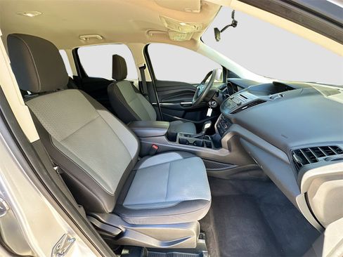 Used 2018 Ford Escape SE image 27