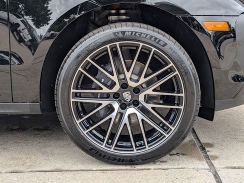 Certified 2025 Porsche Macan image 29