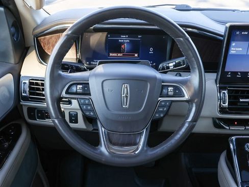 Used 2022 Lincoln Navigator Reserve AWD/4WD image 6