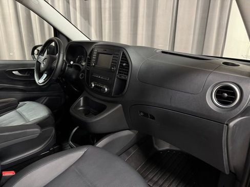 Used 2016 Mercedes-Benz Metris Passenger image 8