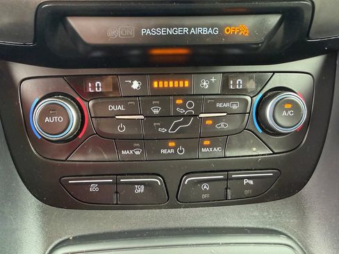 Used 2022 Ford Transit Connect XLT FWD image 6