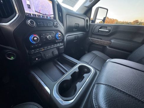 Used 2023 GMC Sierra 2500 Denali w/ Denali Black Diamond Edition AWD/4WD image 10