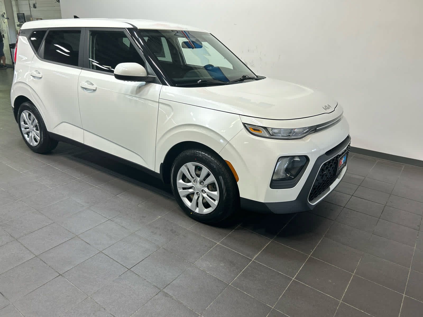 Used 2022 Kia Soul LX FWD image 2