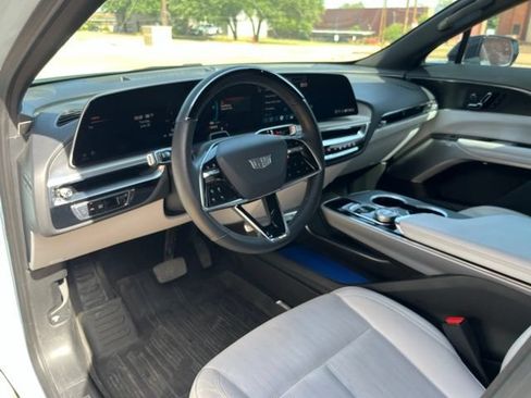 Used 2024 Cadillac Lyriq Luxury w/ LPO, Floor Liner Package AWD/4WD image 13
