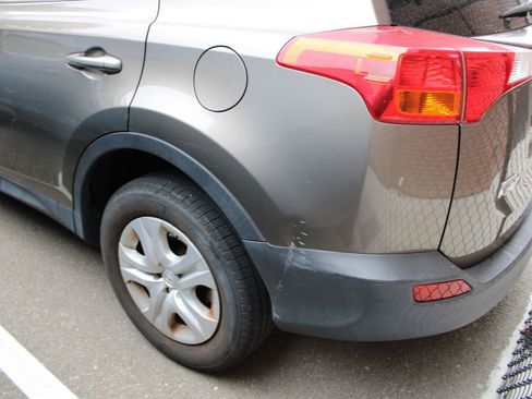 Used 2015 Toyota RAV4 LE FWD image 5