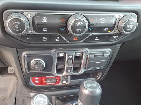 Used 2022 Jeep Wrangler Unlimited Rubicon AWD/4WD image 29