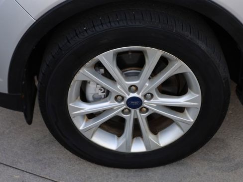 Used 2018 Ford Escape SE image 31