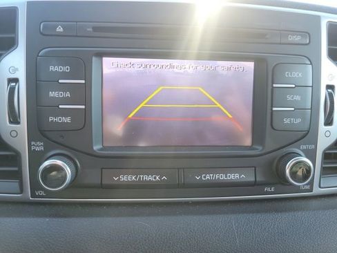 Used 2018 Kia Sportage LX image 18