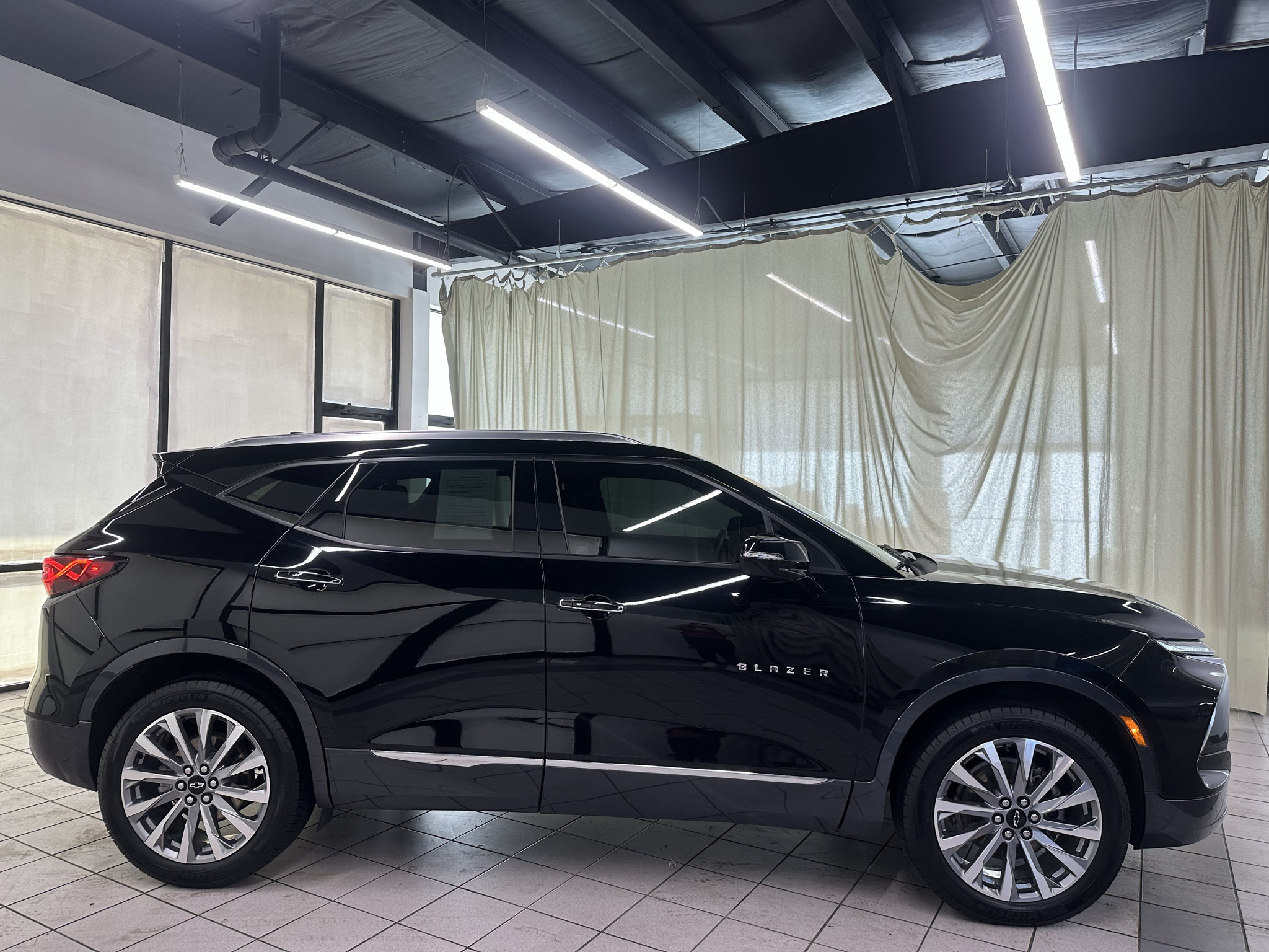 Used 2024 Chevrolet Blazer Premier w/ Driver Confidence II Package FWD image 3