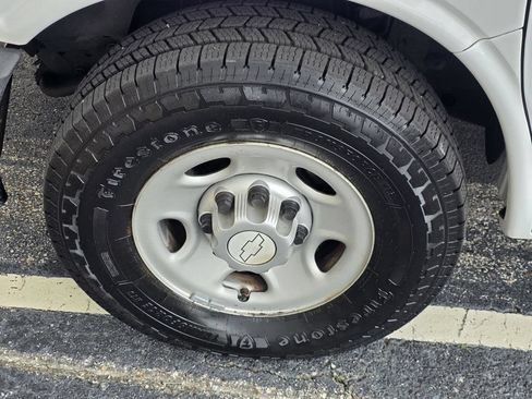 Used 2016 Chevrolet Express 2500 RWD image 26