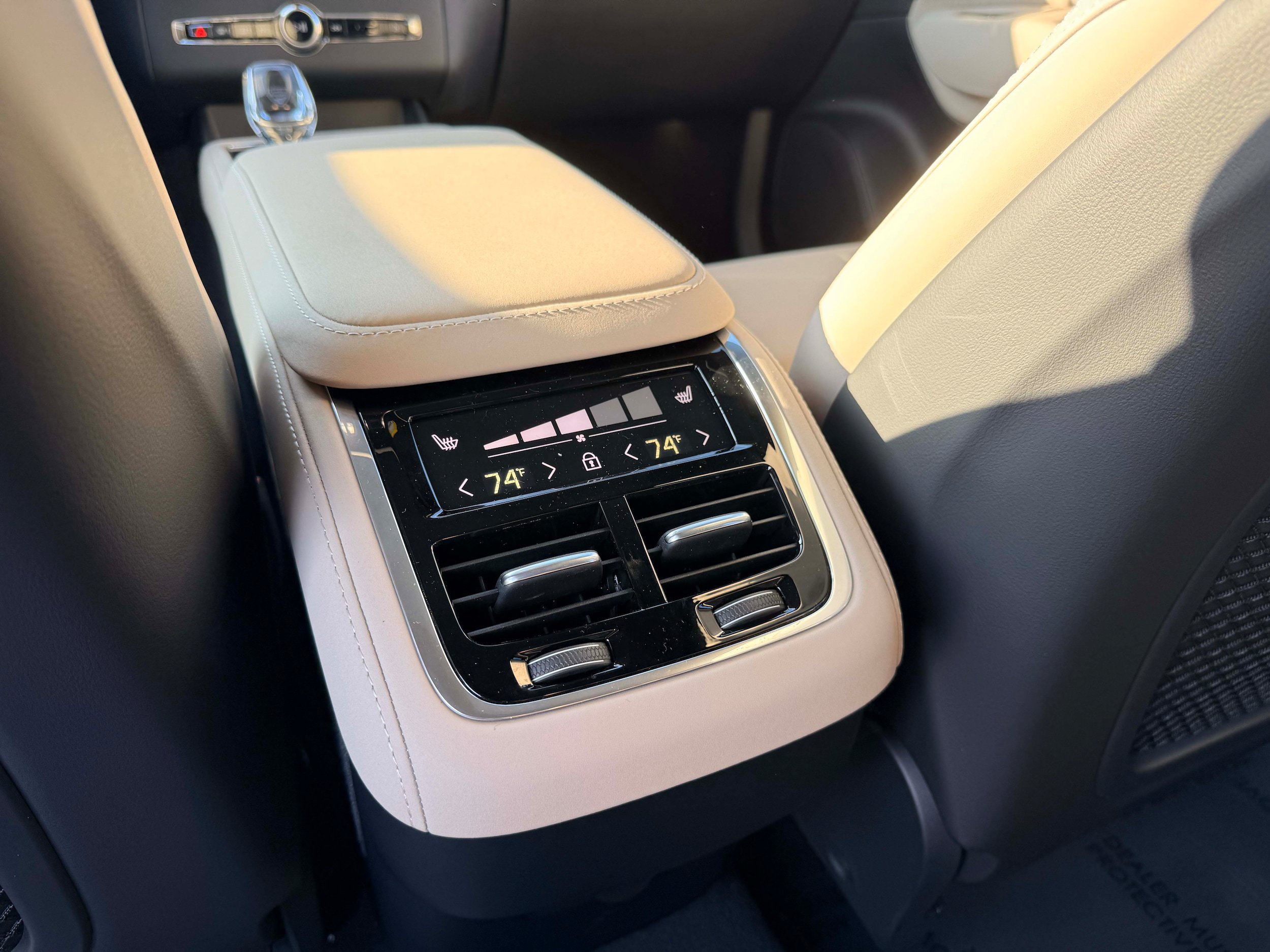 Used 2026 Volvo XC90 B6 Plus w/ Protection Package Premier AWD/4WD image 15