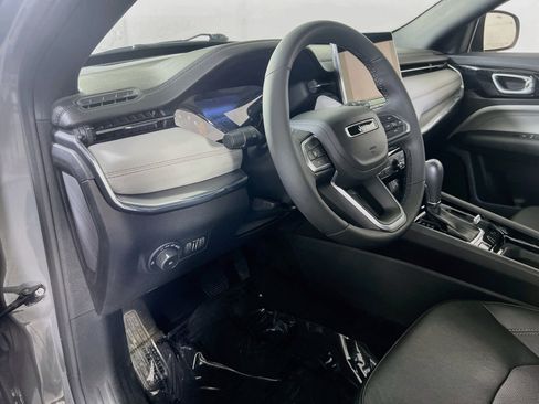 Used 2023 Jeep Compass Limited AWD/4WD image 9