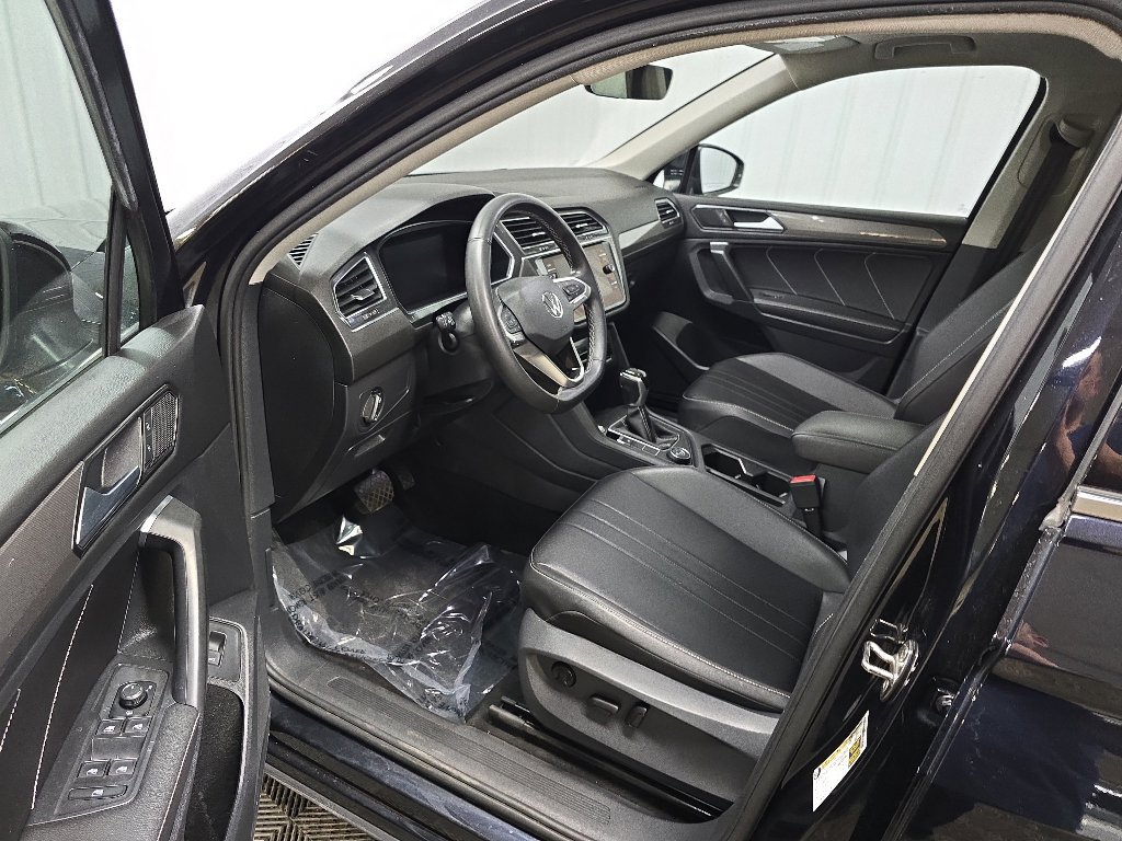 Used 2022 Volkswagen Tiguan SE w/ Panoramic Sunroof Package AWD/4WD image 29