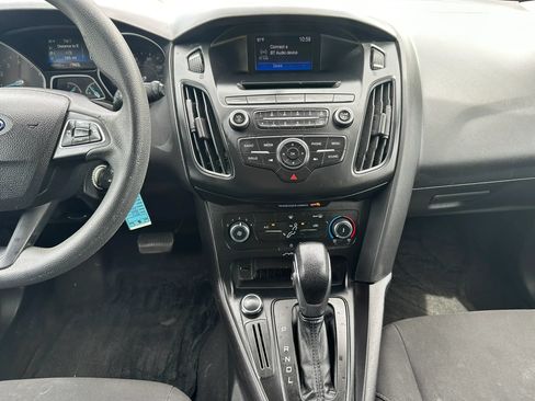 Used 2017 Ford Focus SE FWD image 16