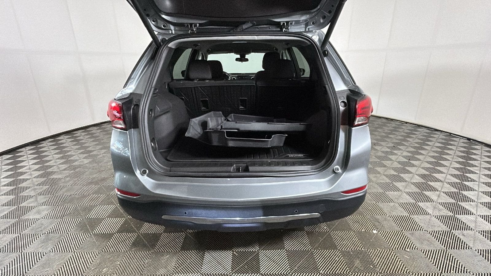 Used 2024 Chevrolet Equinox LT w/ LPO, Floor Liner Package AWD/4WD image 32