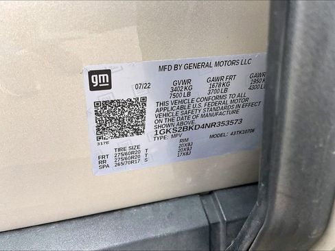 Used 2022 GMC Yukon SLT w/ SLT Premium Package image 3