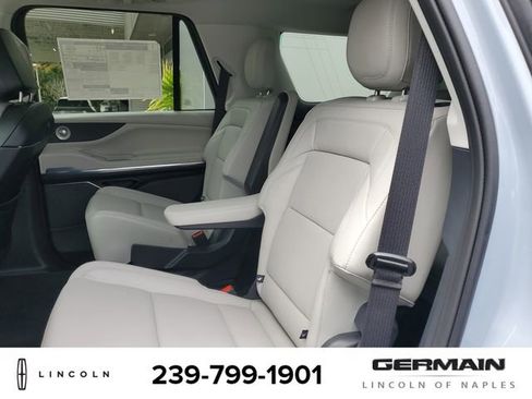 New 2026 Lincoln Navigator Reserve AWD/4WD image 19