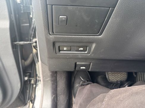 Used 2013 Lexus LS 460 w/ Comfort Pkg image 15