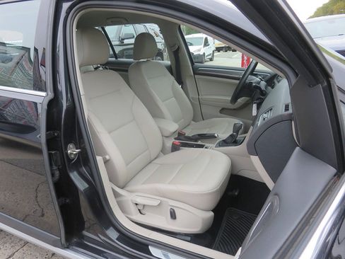 Used 2017 Volkswagen Golf Alltrack S AWD/4WD image 11