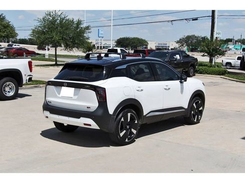 Used 2025 Nissan Kicks SR FWD image 6