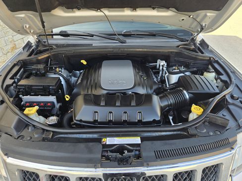 Used 2011 Jeep Grand Cherokee Overland AWD/4WD image 15