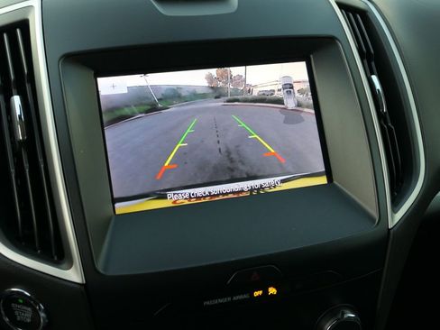 Used 2020 Ford Edge SEL w/ Convenience Package image 18