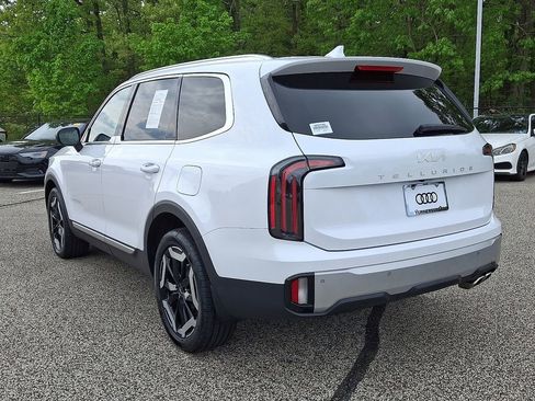 Used 2023 Kia Telluride EX w/ EX Captain's Chair Package FWD image 4