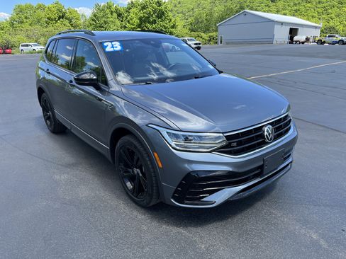 Used 2023 Volkswagen Tiguan SE R-Line AWD/4WD image 3