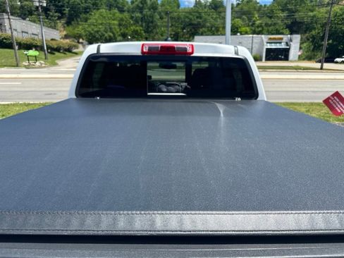 Used 2022 GMC Canyon Elevation w/ Elevation Premium Package AWD/4WD image 9