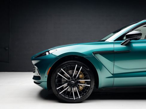 Used 2023 Aston Martin DBX AWD/4WD image 18