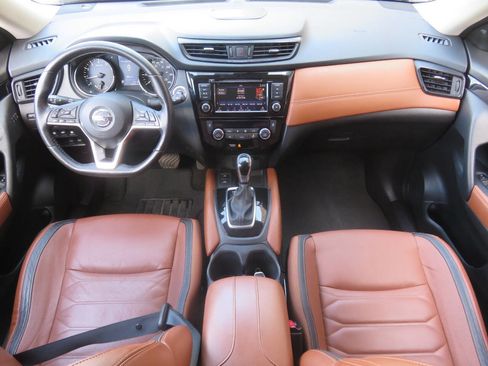 Used 2018 Nissan Rogue SL w/ Premium Package image 12