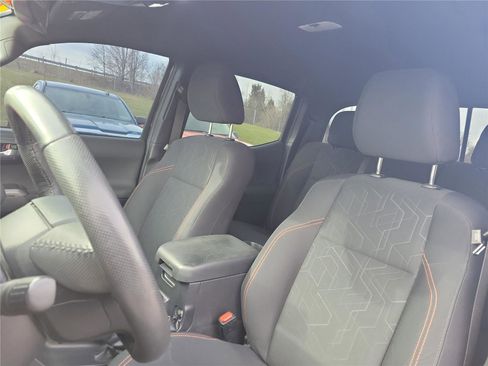 Used 2020 Toyota Tacoma TRD Sport image 15