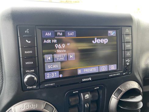 Used 2018 Jeep Wrangler Unlimited Sport AWD/4WD image 19