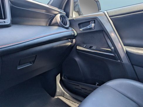 Used 2018 Toyota RAV4 SE w/ Power Extra Value Package FWD image 30