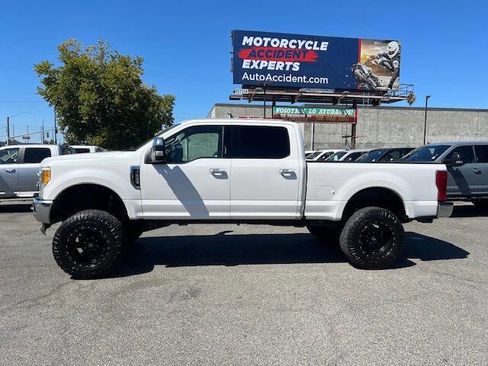 Used 2017 Ford F250 Lariat w/ Chrome Package image 5