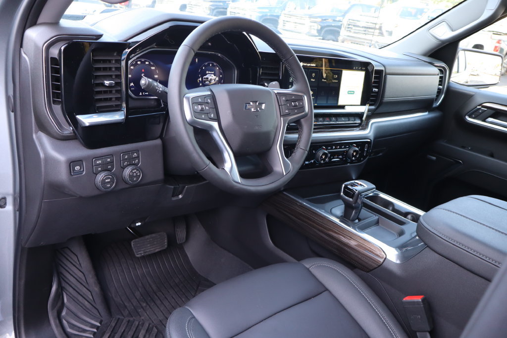 Used 2026 Chevrolet Silverado 1500 LT Trail Boss w/ LT Trail Boss Premium Package AWD/4WD image 5