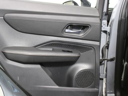 Used 2024 Nissan Ariya FWD image 23