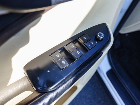 Used 2015 Toyota Highlander XLE image 14