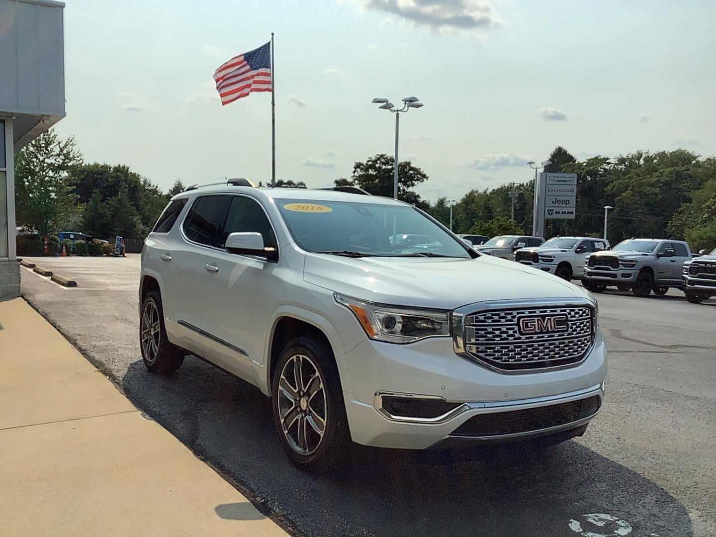 Used 2018 GMC Acadia Denali w/ Technology Package AWD/4WD image 3