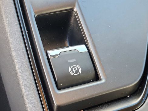 Certified 2025 Subaru Crosstrek 2.0i image 23