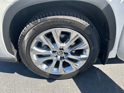 Certified 2021 Toyota Highlander Limited AWD/4WD image 16